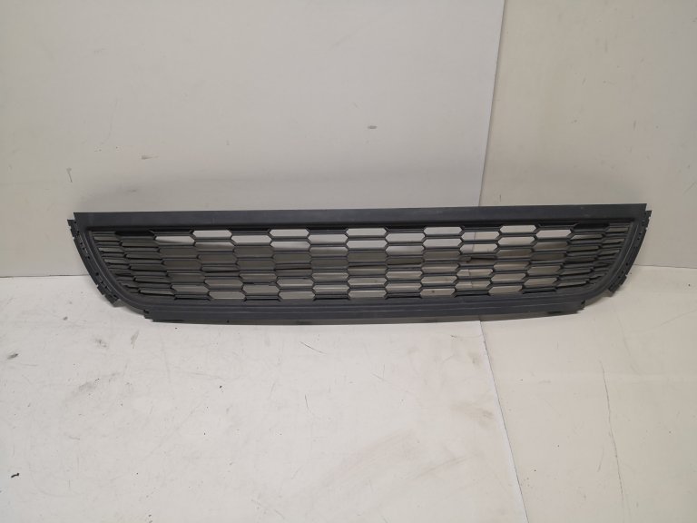 6R0853677A9B9 Решетка в бампер центральная VW Polo  VAG - detaluga.ru