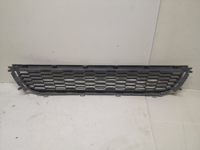 6R0853677A9B9 Решетка в бампер центральная VW Polo  VAG - detaluga.ru