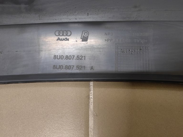 8U0807521A4U8 Спойлер заднего бампера Audi Q3 VAG - detaluga.ru