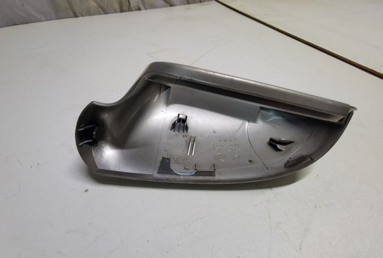 1K0857538GRU Накладка зеркала правого VW GOLF 5 VAG - detaluga.ru