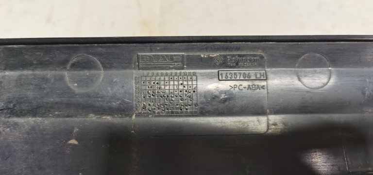 1635706 Накладка на решетку радиатора DAF XF 105 LH DAF - detaluga.ru