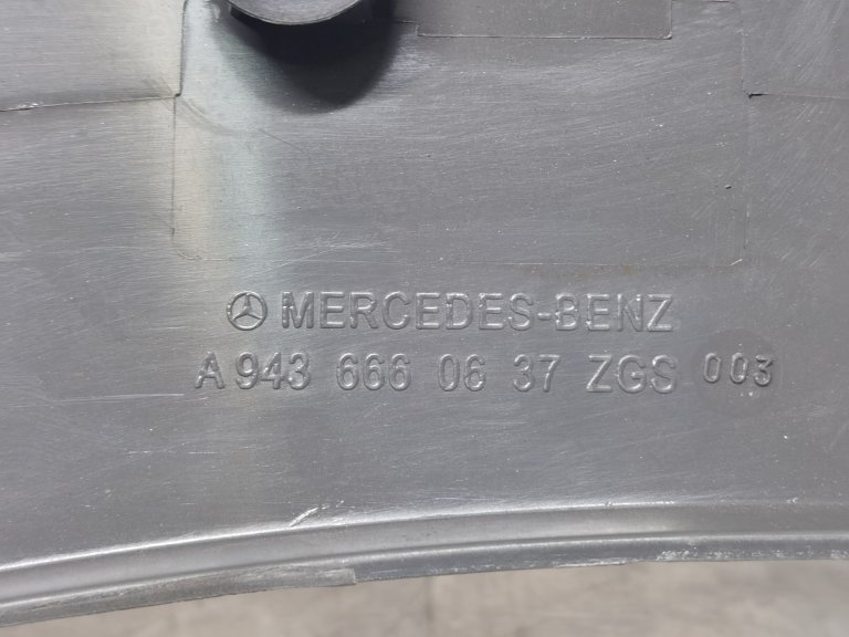 A94366606377C72 Накладка корпуса подножки левая Mercedes-Benz Actros MP2 MP3 Mercedes-Benz - detaluga.ru