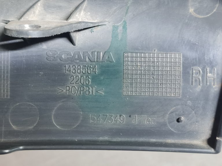 1438564 Планка над фарой правая Scania 5 series Scania - detaluga.ru