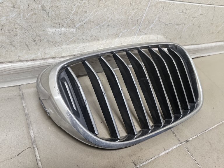 51137357012 Решетка радиатора правая BMW 7 G11 G12 BMW - detaluga.ru