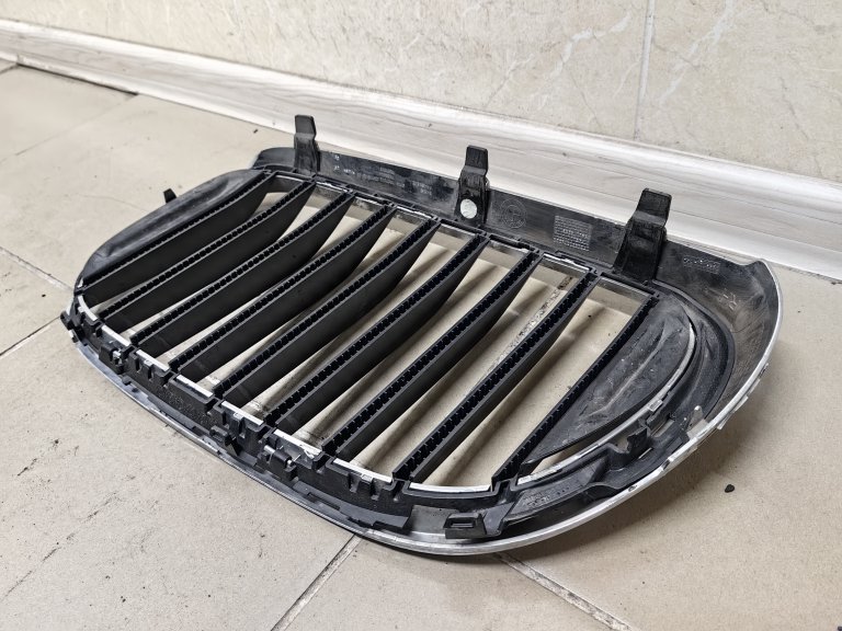51137357012 Решетка радиатора правая BMW 7 G11 G12 BMW - detaluga.ru