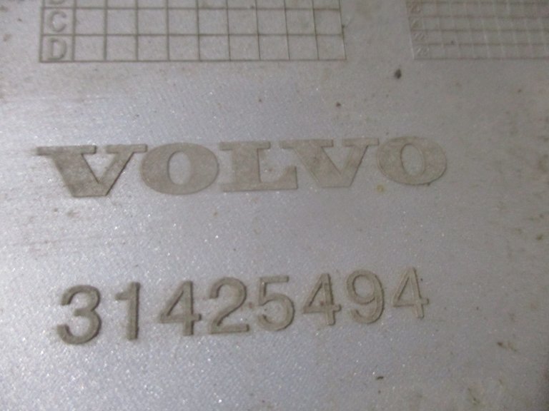 31425494 Накладка заднего бампера VOLVO XC60 (ПОСЛЕ 2013 ГОДА) VOLVO - detaluga.ru