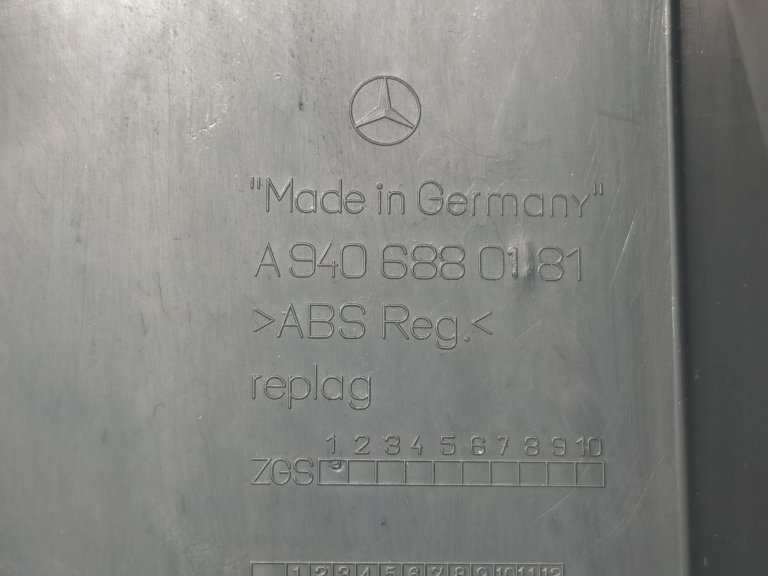 A9406880181 Площадка под ногу левая Mercedes Benz Axor 2 Mercedes-Benz - detaluga.ru