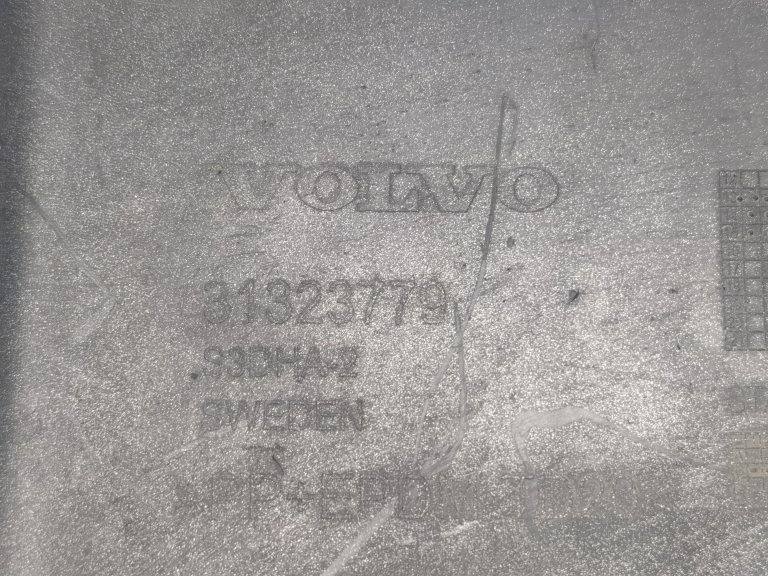 31323779 Накладка заднего бампера Volvo XC60 VOLVO - detaluga.ru