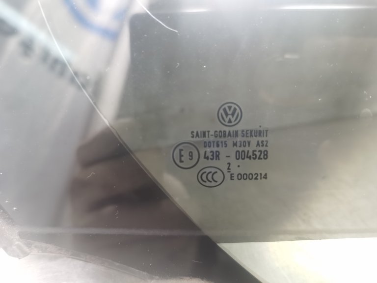 5C6845214 Стекло двери задней правой VW Jetta 6 VAG - detaluga.ru