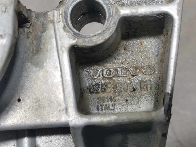 82859306 Подножка кабины правая Volvo FH 4 VOLVO - detaluga.ru