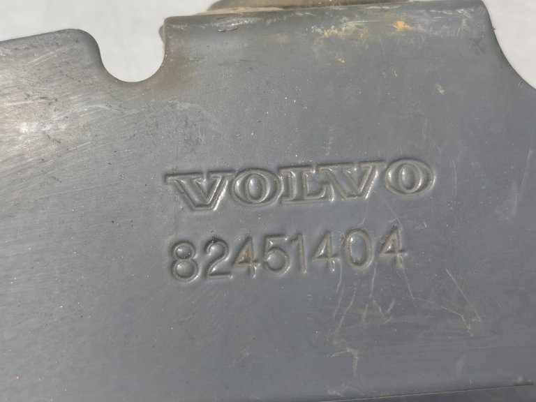 82451465 Кронштейн козырька солнцезащитного Volvo FM13 FH13 VOLVO - detaluga.ru